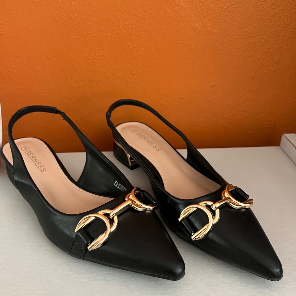 Berness Black Slingback Flats - Size 8